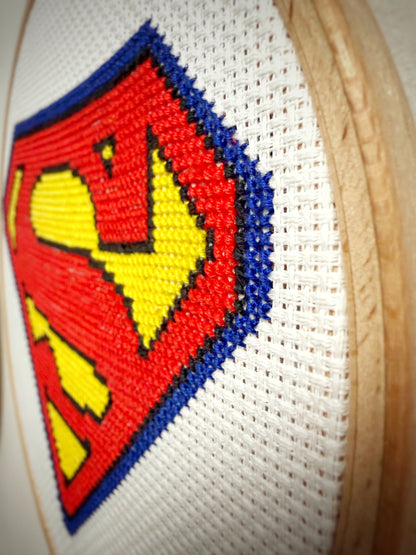 ערכת רקמת איקסים - סופרמן