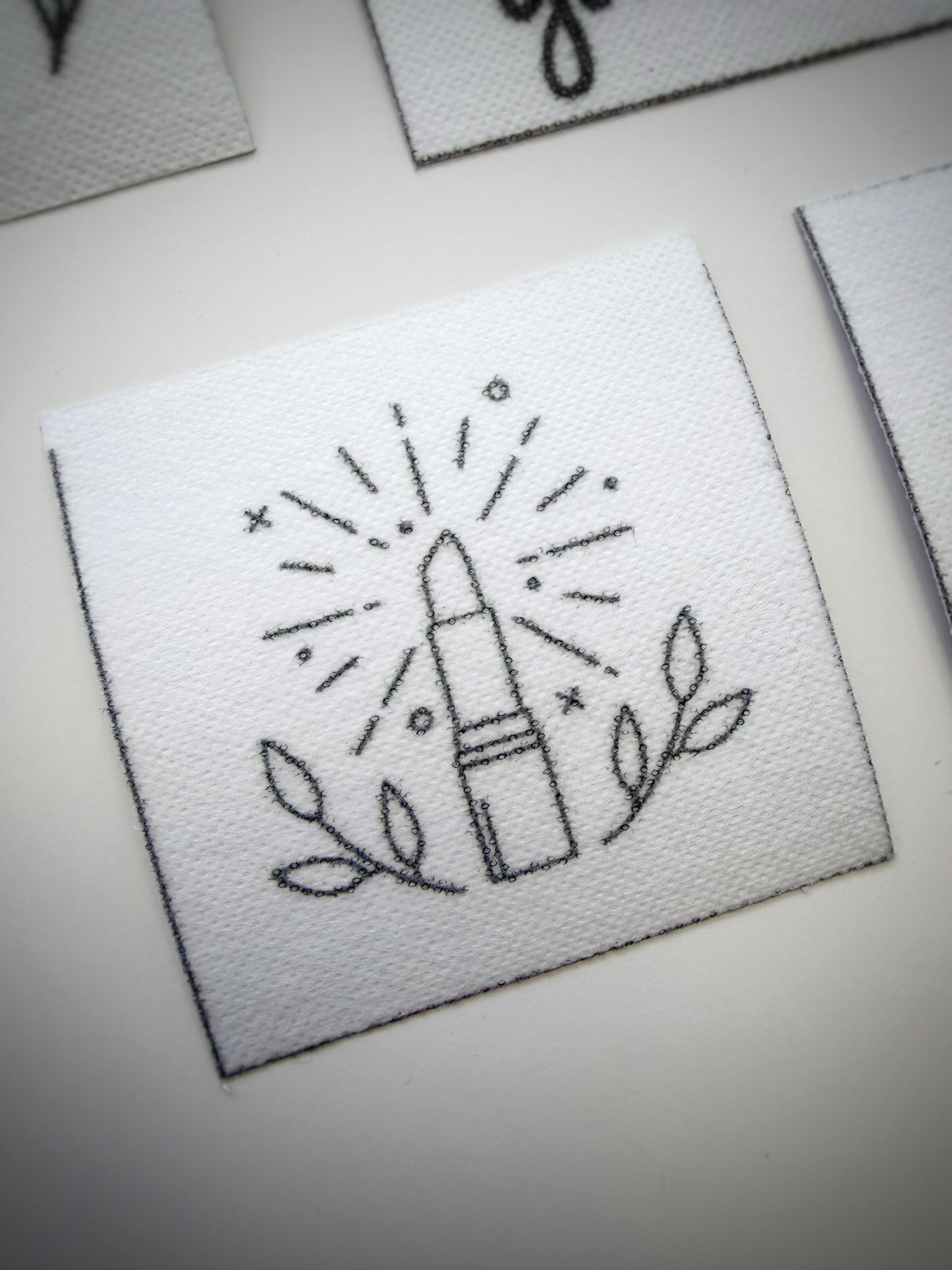 מדבקות רקמה - מארז איפור וטיפוח