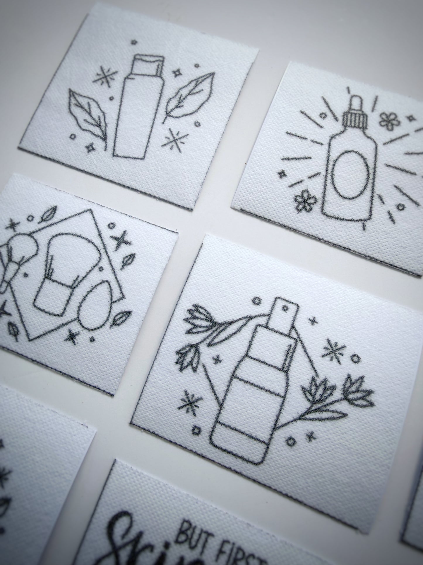 מדבקות רקמה - מארז איפור וטיפוח